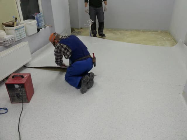 Jak prawidłowo układać wykładzinę w kostkach – uniknij błędów i zaoszczędź czas Jak prawidłowo układać wykładzinę w kostkach – uniknij błędów i zaoszczędź czas